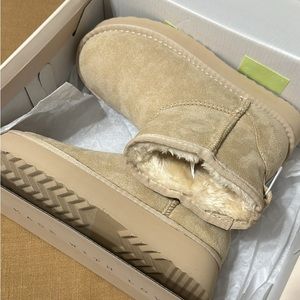 Altard State tan cloud booties size 6 NWT
